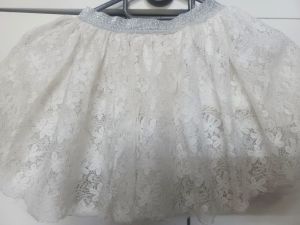 Kids Costumes to Hire - SKIRT - white lace - flower design - GIRL
